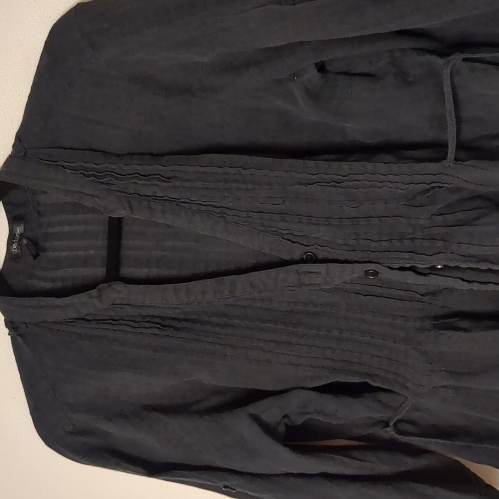 Black button top - Picture 2 of 4